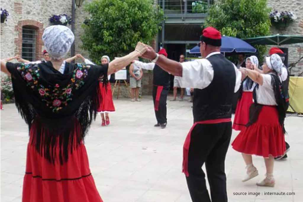 Découvrez le ou la SAMBA et la sardane ! Catala que ta vous fais découvrir ces 2 danses, patrimoine culturel !