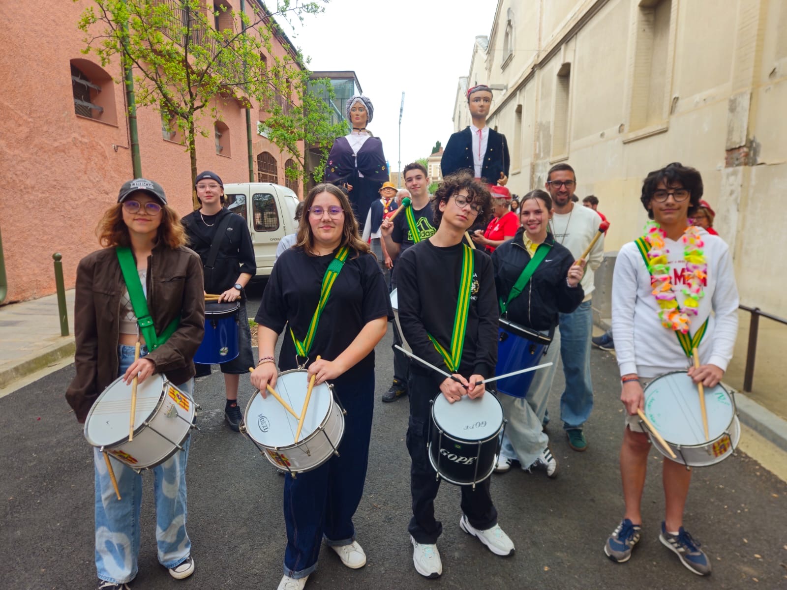 4 jours d'ateliers au PIJ, les jeunes ont découvert les bases du Samba Reggae