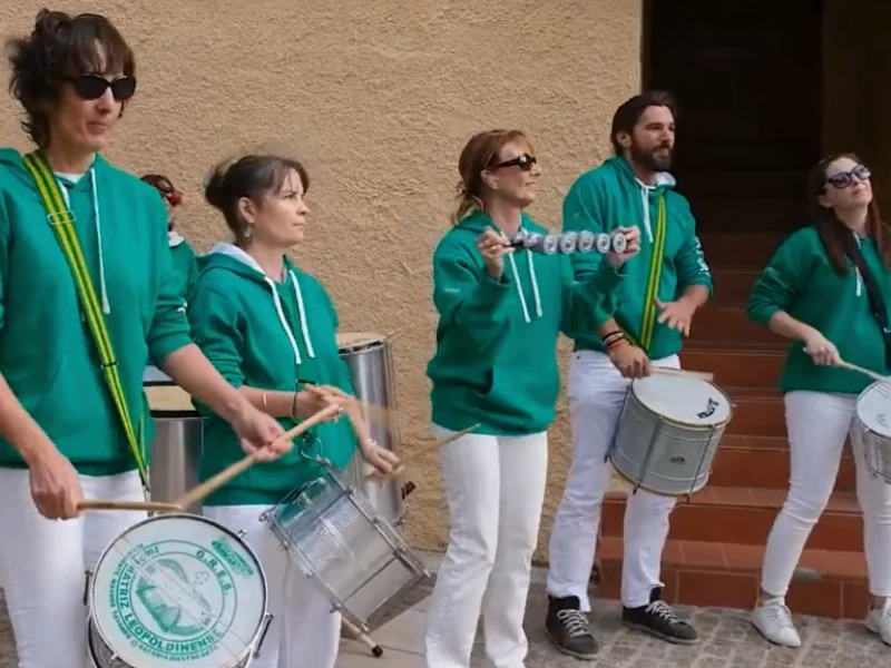 Une sortie d’église pleine de surprises pour Maxence & Aurélia