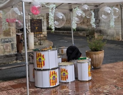 Deux prestations, deux ambiances, une seule passion : partager l'énergie des percussions brésiliennes.