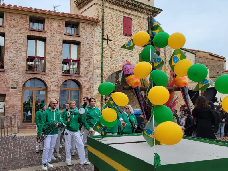 <div>Char et défilé carnaval Villelongue de la Salanque</div>